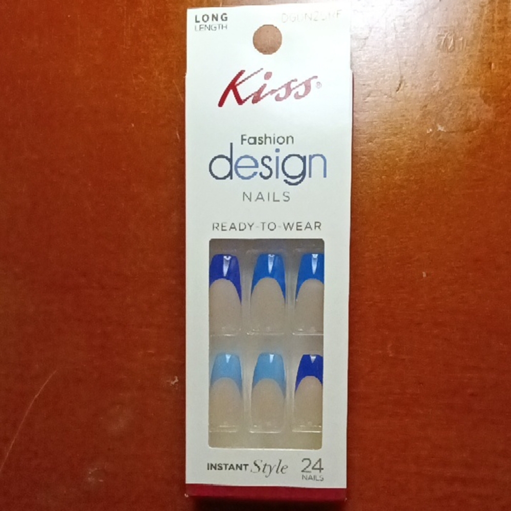 Kiss Fashion Design Nude Press-On Nails with Blue French Tips